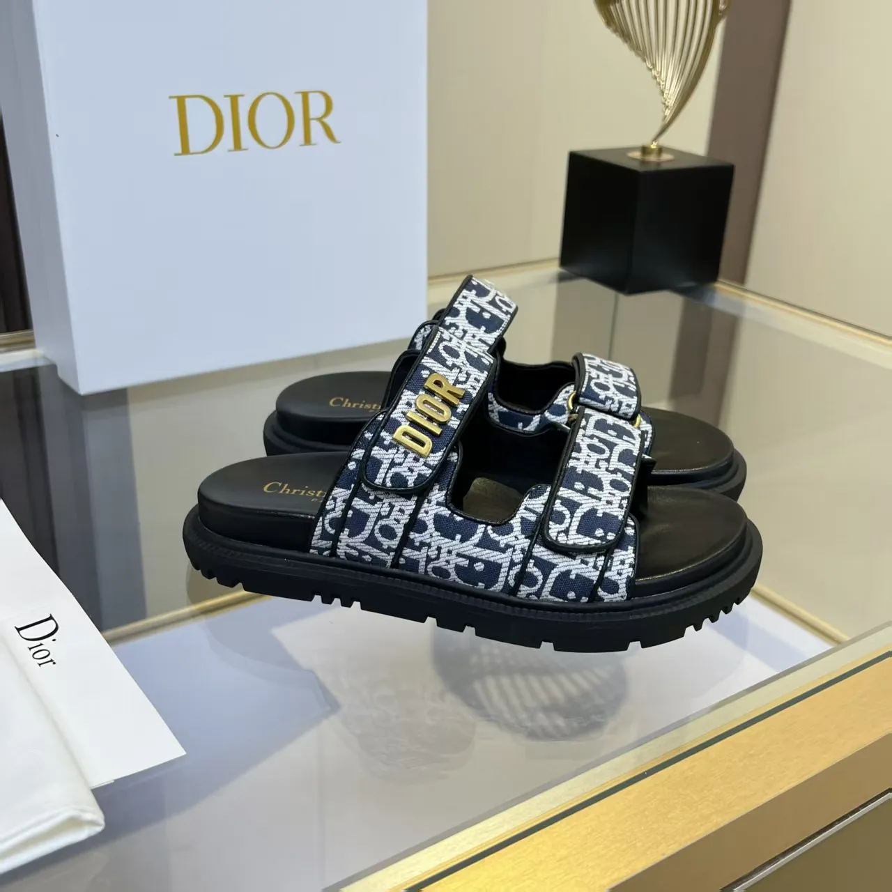 👟👟Ex-factory price 480👟👟 Dior classic popular sandals Step into the fashion territory of Dior slippers and encounter the ultimate fusion of elegance and comfort. The upper is engraved with the Christian Dior Paris logo using exquisite embroidery technology. The delicate stitching tells the brand's profound heritage and is fully recognizable.   Made of high-quality materials, it feels soft and fits your feet, as if it is a gentle care tailor-made for your feet. The sole is carefully designed and engraved with Christian Dior's lucky star symbol. It is not only a beautiful embellishment, but also provides reliable grip, making every step steady and secure.   It has a simple design and is easy to put on and take off. Whether it is a lazy weekend or a pleasant vacation, it can be easily adapted. Whether paired with casual shorts, casual jeans, or an elegant dress, Dior slippers can instantly enhance the overall style and show a casual fashion attitude.   Dior slippers, in the name of fashion, inject luxurious charm into your life and accompany you with every step you take with confidence and elegance. Material: Fine genuine cowhide upper, outsole, TPR, non-slip and wear-resistant, code number: 35-41 (42 customized)